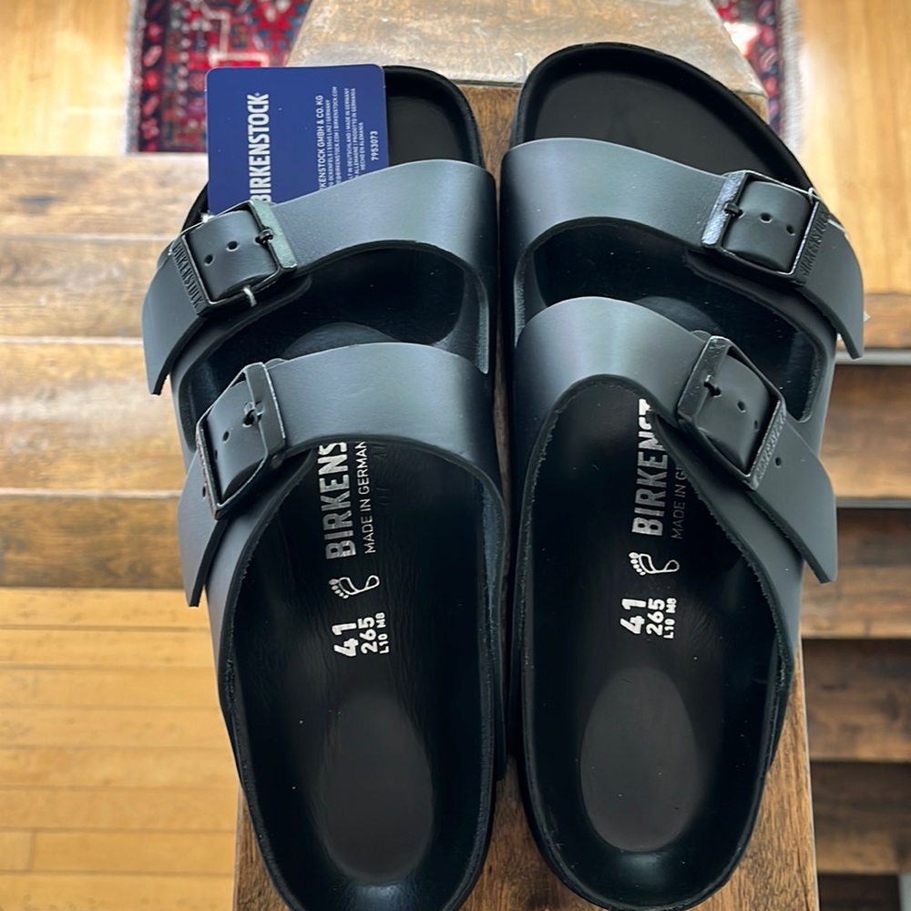 Birkenstock Arizona all black leather sandal. NWT. Size 41 (US L10, M8).